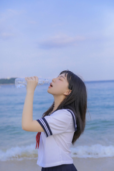奶头一吃一个摸一个